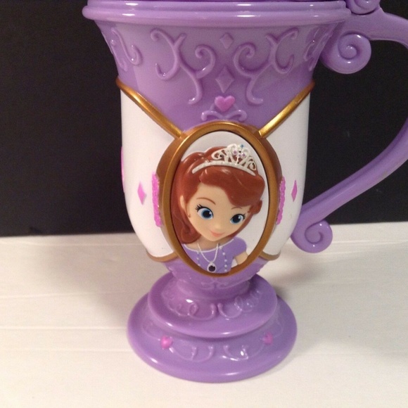 Disney On Ice Purple Plastic Flip Top Cup Sophia - Picture 2 of 6